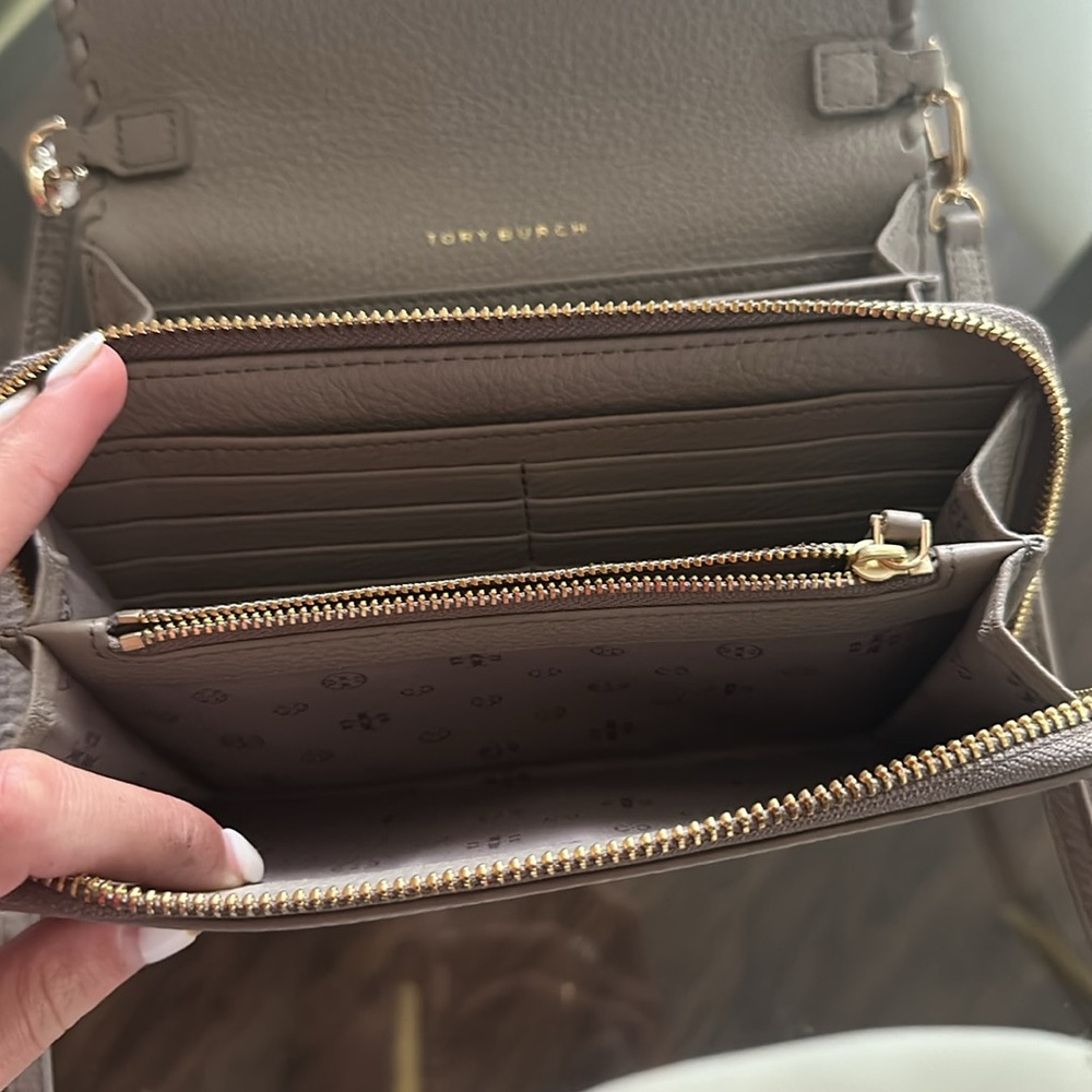 Tory Burch Cream and Tan Crossbody Bag with Whipstitch Detail - Picture 7 of 7
